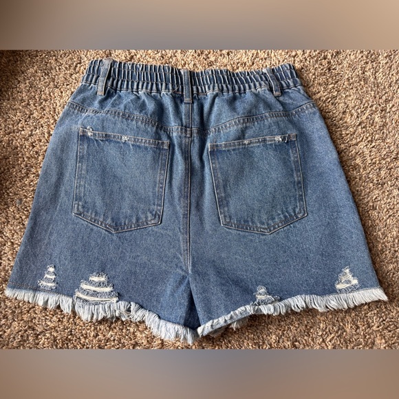 NWT Kancan Los Angeles Cinch Waist Denim Distressed Shorts Small - Picture 2 of 6